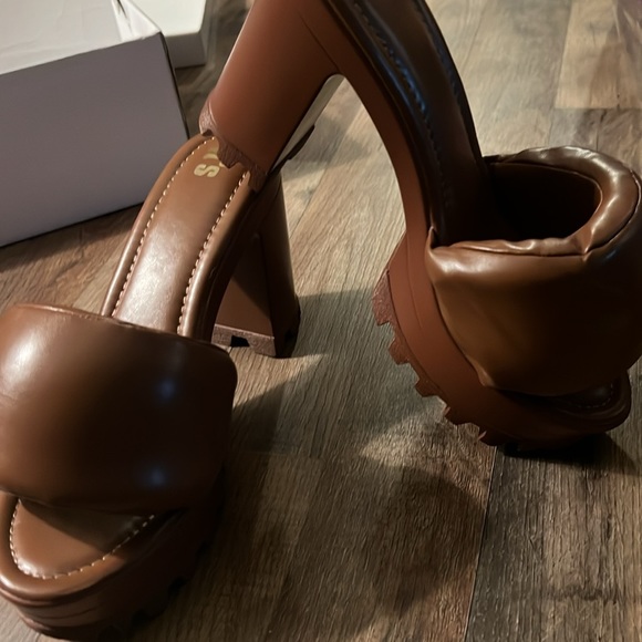 tortoise shell heels - Picture 3 of 4